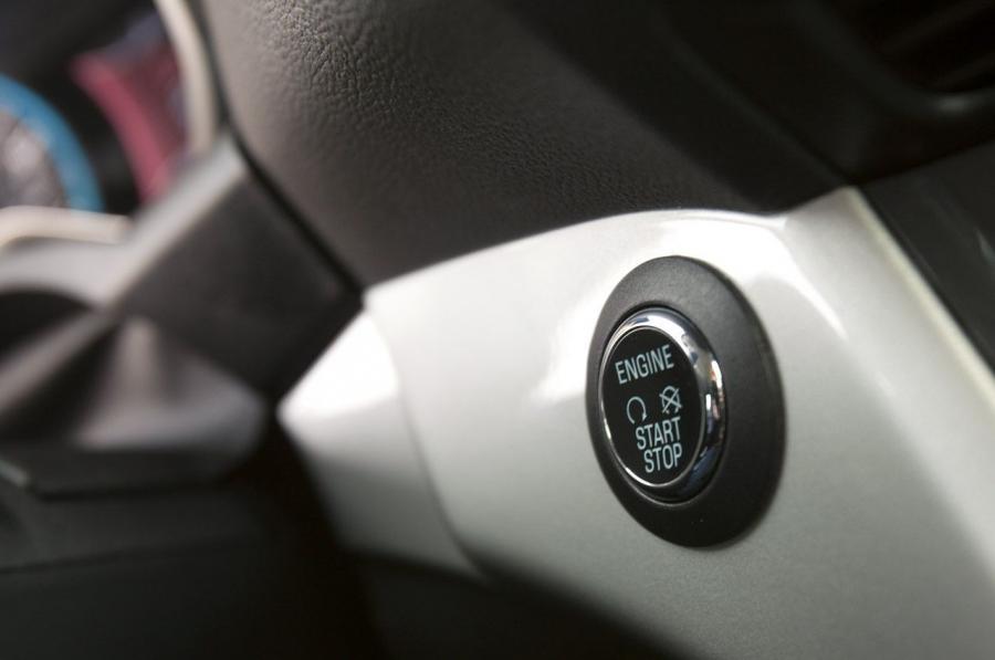  Ford C-Max Hybrid 2013 года  (фото 9 из 35)